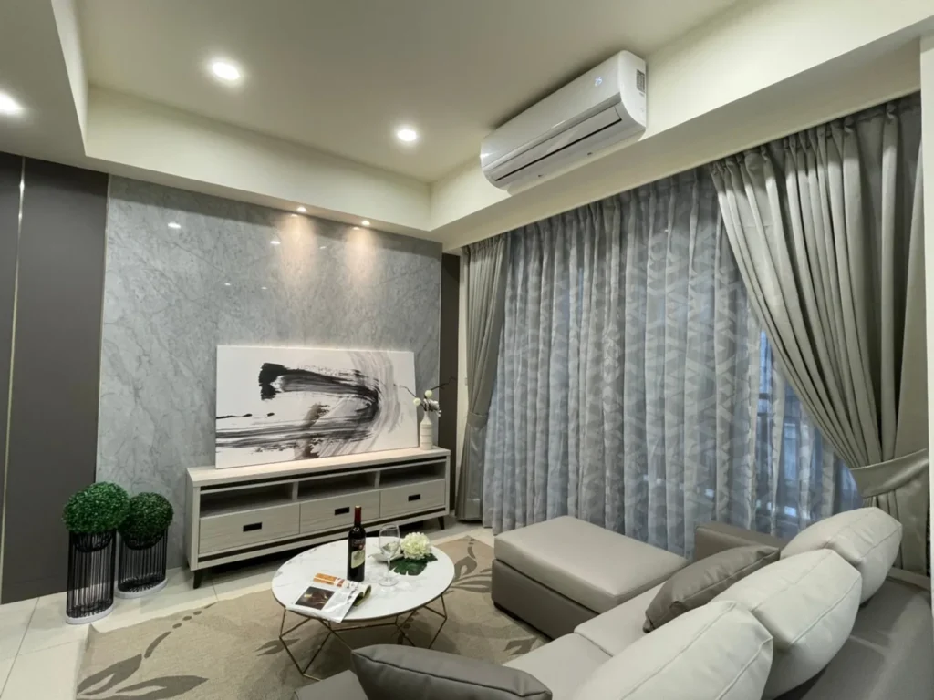 德惠街 住宅設計，灰色仿大理石電視牆搭配皮質沙發，現代灰色調質感全室規劃